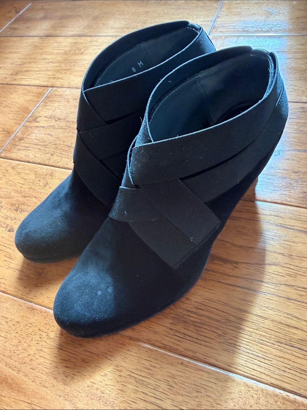 Women’s Black Crisscross Ankle Booties hidden wedges